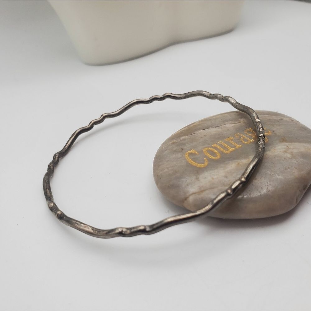 Silver etched zig zag pattern bracelet‎ - Picture 2 of 2